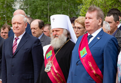 Гости открыли обновленную Доску почета