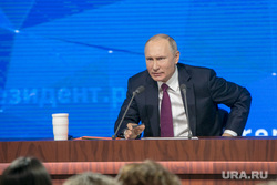 Пользователи соцсетей негодуют из-за ответа Путина о зарплатах чиновников