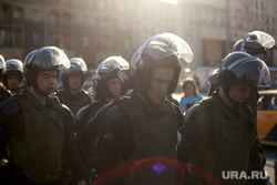 Несанкционированный митинг "Он нам не царь" на Пушкинской площади. Москва, полицейские, росгвардия, строй, омон