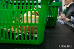 Открытие супермаркета «Перекресток». Екатеринбург, покупатель, продукты, продуктовый магазин, касса, корзина с продуктами, супермаркет, покупка