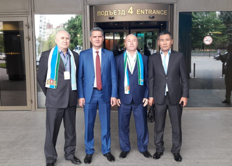 В центре — руководитель таджикской диаспоры на Урале Фарух Мирзоев, справа — экс-глава киргизской диаспоры Камчыбек Каримов