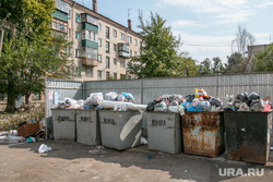 Неубранные городские помойки. Курган, мусорные контейнеры, помойка, мусорка