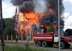 Восстанавливать сгоревшую церковь придется Русской православной церкви
