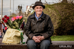 Клипарт. Екатеринбург, пенсионер, шляпа, розы, дедушка, цветы
