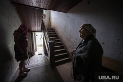 Поездка Дениса Паслера в Верхотурье., старый дом, подъезд