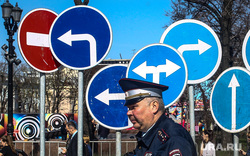 Дорожные знаки на Пушкинской площади. Москва, дорожные знаки, распутье, гибдд, гаи