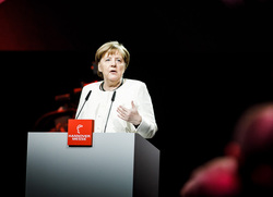 Ангела Меркель, bundeskanzlerin.de, меркель ангела, выступление с трибуны