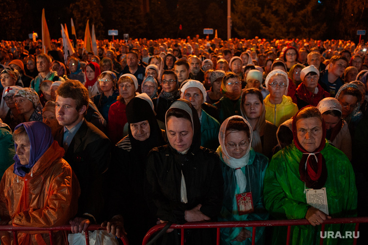 Божественная литургия перед крестным ходом, который посвящен 101-летию со дня убийства царской семьи. Екатеринбург