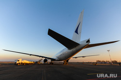 Боинг-777 в Челябинском аэропорту. Челябинск, самолет, боинг-777-200