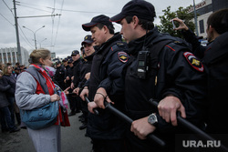 Несанкционированная акция против изменения пенсионного законодательства в Перми, митинг, полиция, оцепление, дубинки