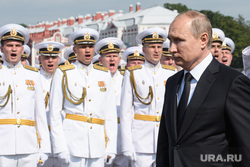 Торжественная церемония празднования Дня ВМФ на Сенатской площади. Санкт-Петербург, офицеры, портрет, путин владимир, парад, день вмф, военные моряки