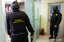 Судебные приставы опечатывают БЦ "Guru". Екатеринбург, офис, судебные приставы
