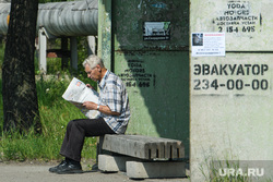 Виды Железногорска, Красноярский край, пенсионер, газета, остановка
