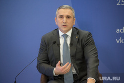 Пресс-конференция губернатора Тюменской области Александра Моора. Тюмень, моор александр, портрет
