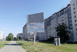 Анастасия Романович заявляет, что на этом билборде еще вчера висел ее плакат
