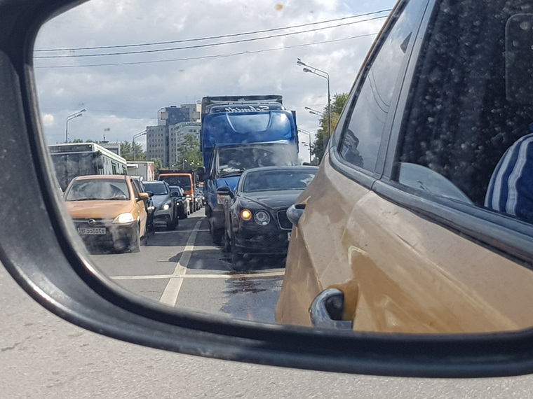 В аварии пострадал только люксовый автомобиль