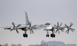 Летно-тактическое учение с эскадрильей Ту-95МС в Рязанской области , военный самолет