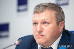 Пресс-конференция, посвященная ходу реализации национального проекта «Безопасные и качественные автомобильные дороги» в Свердловской области (НЕОБРАБОТАННЫЕ). Екатеринбург 
