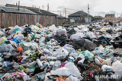 Свалка мусора в частном секторе города не перекрестке улиц Чкалова и Зеленой. Курган, мусор, помойка, грязь, частный сектор, свалка