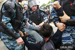 Несанкционированный митинг на Тверской улице. Москва, протестующие, митинг, автозаки, задержание