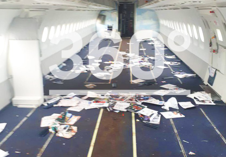 Из салона самолета убрали все пассажирские сиденья