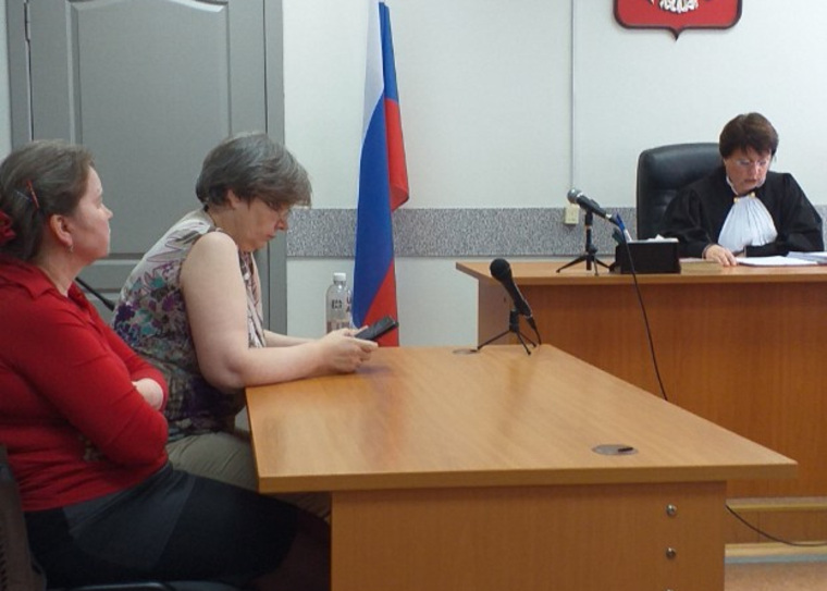 Из-за того, что приговор очень длинный, судья Юлия Лобанова разрешила слушать его сидя