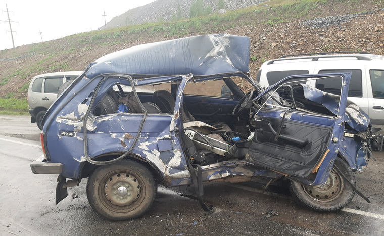 В результате аварии пострадали восемь человек — водитель, пассажир легкового автомобиля и шесть пассажиров маршрутки