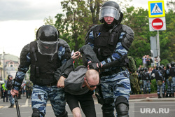 Несанкционированный митинг на Тверской улице. Москва, протестующие, митинг, автозаки, задержание