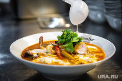 Tom Yam Bar в ТЦ «Гринвич». Екатеринбург , блюдо, суп, тарелка с едой, еда, tom yam bar