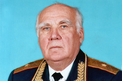 Генерал-майор ФСИН Василий Снырцев известен как один из создателей уральской колонии «Белый лебедь»