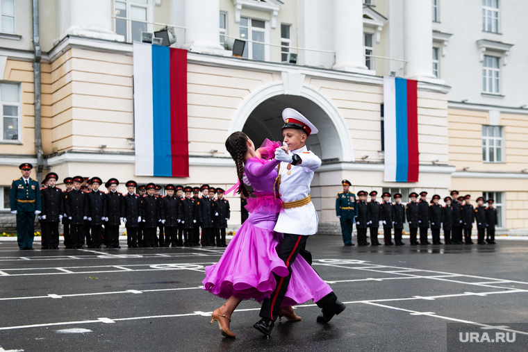 Торжественная церемония посвящения первокурсников в ряды Екатеринбургского суворовского военного училища. Екатеринбург
