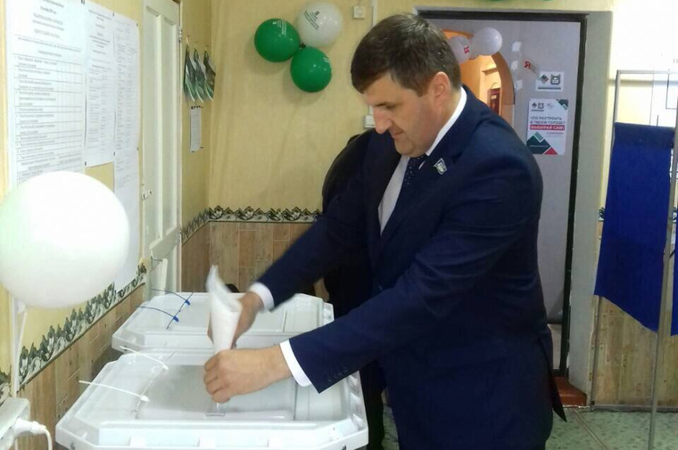 Юрий Ярушин (ЛДПР) проголосовал в Кетовском районе Зауралья