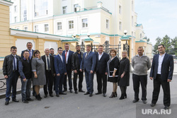Победители в выборпх 8 сентября у резиденции губернатора СО. Екатеринбург