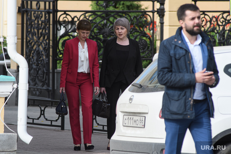 Победители в выборах 8 сентября у резиденции губернатора СО. Екатеринбург