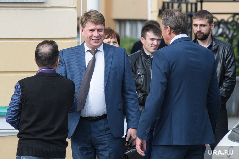Победители в выборах 8 сентября у резиденции губернатора СО. Екатеринбург