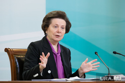 Пресс-конференция Губернатора Ханты-Мансийского автономного округа – Югры Н.В. Комаровой. Ханты-Мансийск, портрет, жест руками, комарова наталья , комарова жестикулирует