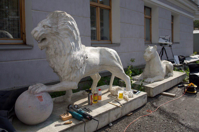 Львов у Оперного театра начали реставрировать