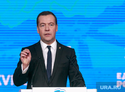 Медведев объяснил, от чего будет зависеть введение четырехдневной рабочей недели