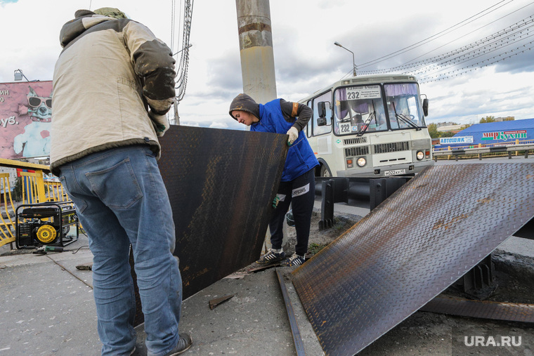 Временный ремонт тротуарной зоны на Некрасовском мосту. Курган