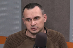 Олег Сенцов еще не пришел в себя после нескольких лет заключения, полагает представитель СМИ