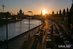 Пробки в городе. Москва, машины, пробка, солнце, трафик, город москва, автомобили, автотранспорт