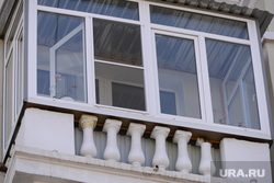Дом с проблемными балконами. Челябинск., балкон, герань