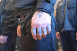 Клипарт depositphotos.com, заключенные, зона, уголовник, татуировки на пальцах, зек