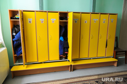 Детский сад в селе Бишкиль. Челябинская область, детский сад, ящик для одежды, раздевалка