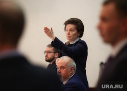 Встреча губернатора ХМАО Натальи Комаровой с дольщиками компании «СеверСтрой». Сургут , портрет, комарова наталья