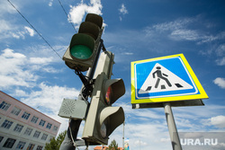 Виды ПГТ Пойковский, пешеходный переход, светофор с озвучкой