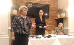 От имени правительства с «Альянсом Врачей» общалась замгубернатора Татьяна Менщикова (слева)