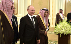 Владимир Путин с королем Саудовской Аравии Сальманом бен Абдель Азизом Аль Саудом