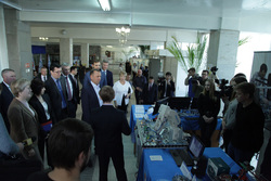 Вадим Шумков (в центре фото) пообщался с участниками фестиваля «Молодые инженеры Зауралья»