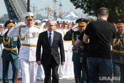 Торжественная церемония празднования Дня ВМФ на Сенатской площади. Санкт-Петербург, офицеры, шойгу сергей, путин владимир, парад, день вмф, военные моряки, евменов николай